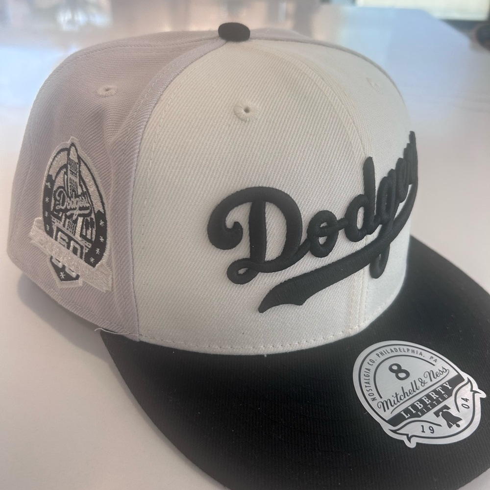 Black Dodgers Baseball Cap - Mitchell & Ness White With Black - Men's sz8